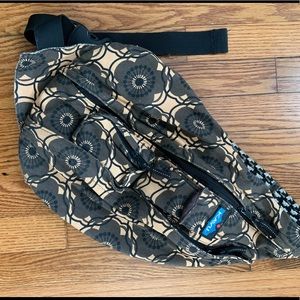 One shoulder Kavu bag/backpack